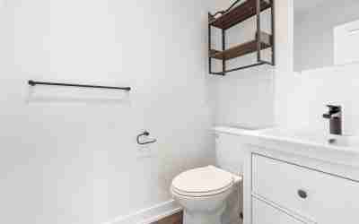 Best Toilets for Montreal Homes: One-Piece, Two-Piece & Wall-Mount Compared